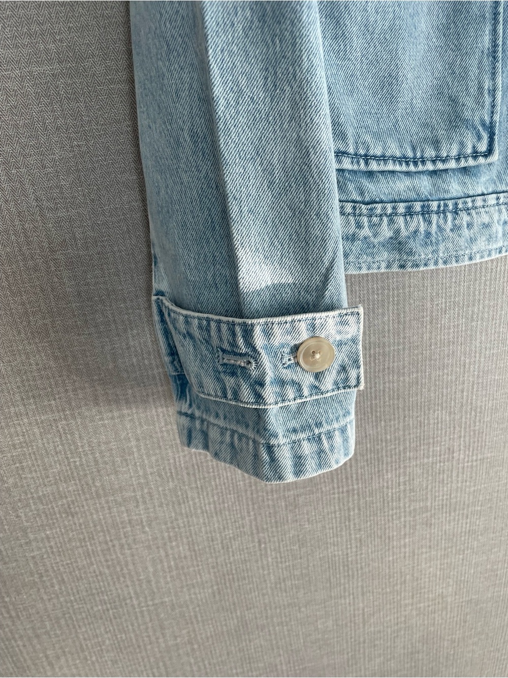 GAP Women’s Light Blue Denim Jacket - Picture 3 of 4